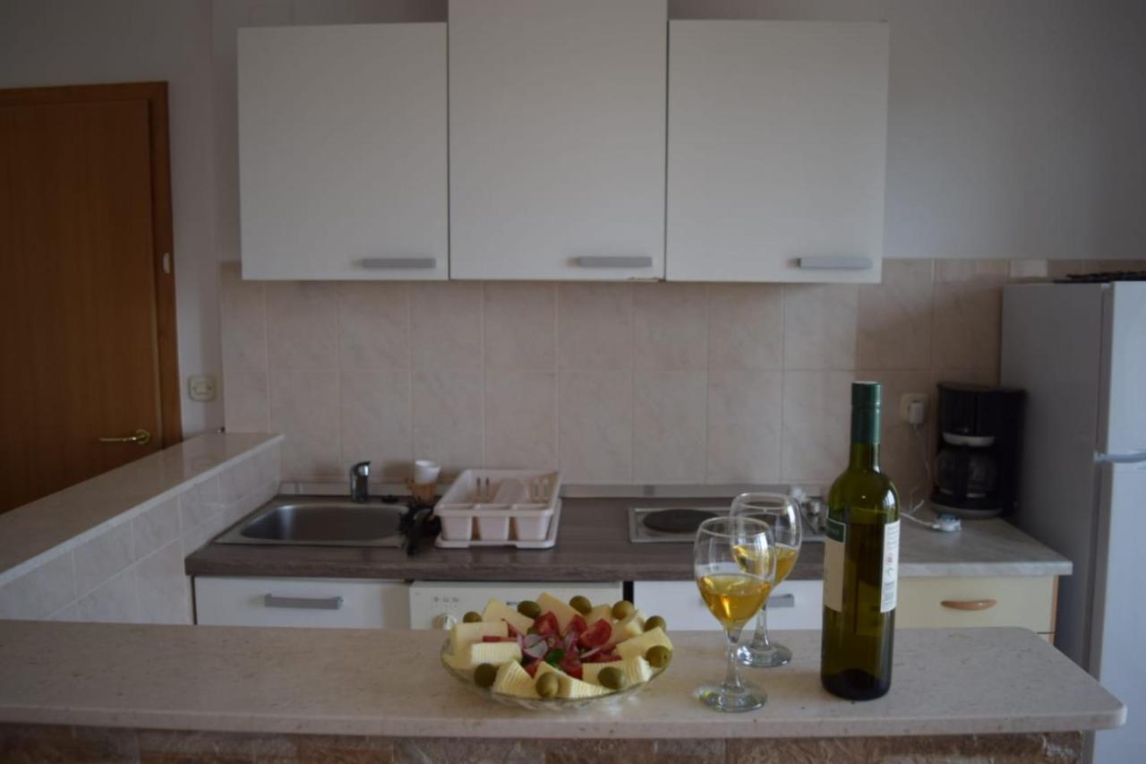 Apartments Marta Kastel Novi Exterior photo