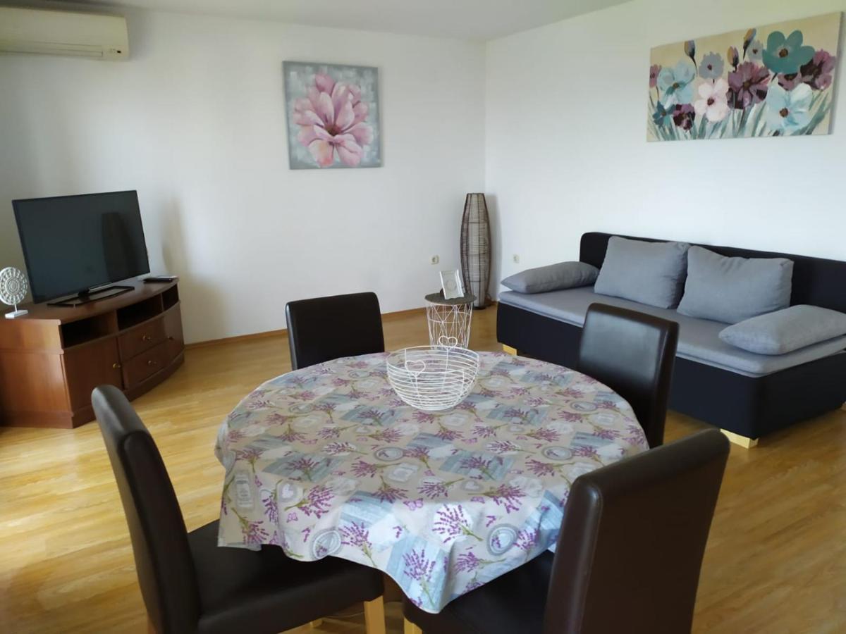 Apartments Marta Kastel Novi Exterior photo